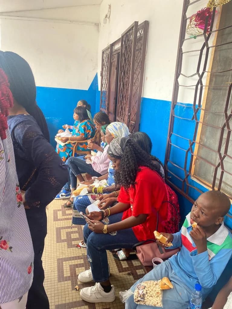 Photo 3 : Visite à l'orphelinat Yamba Ngai