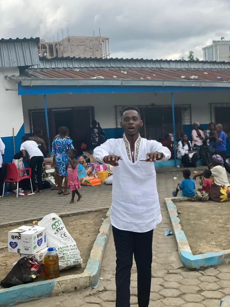 Photo 7 : Visite à l'orphelinat Yamba Ngai